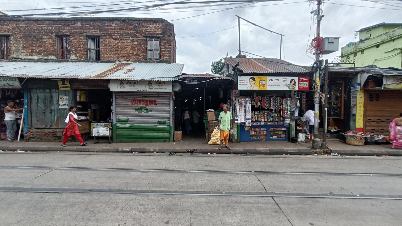 Modern kirana store zoning plan with POS and digital billing zone